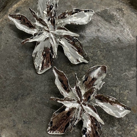 Anthropologie Silver Flower Earrings - Picture 2 of 13